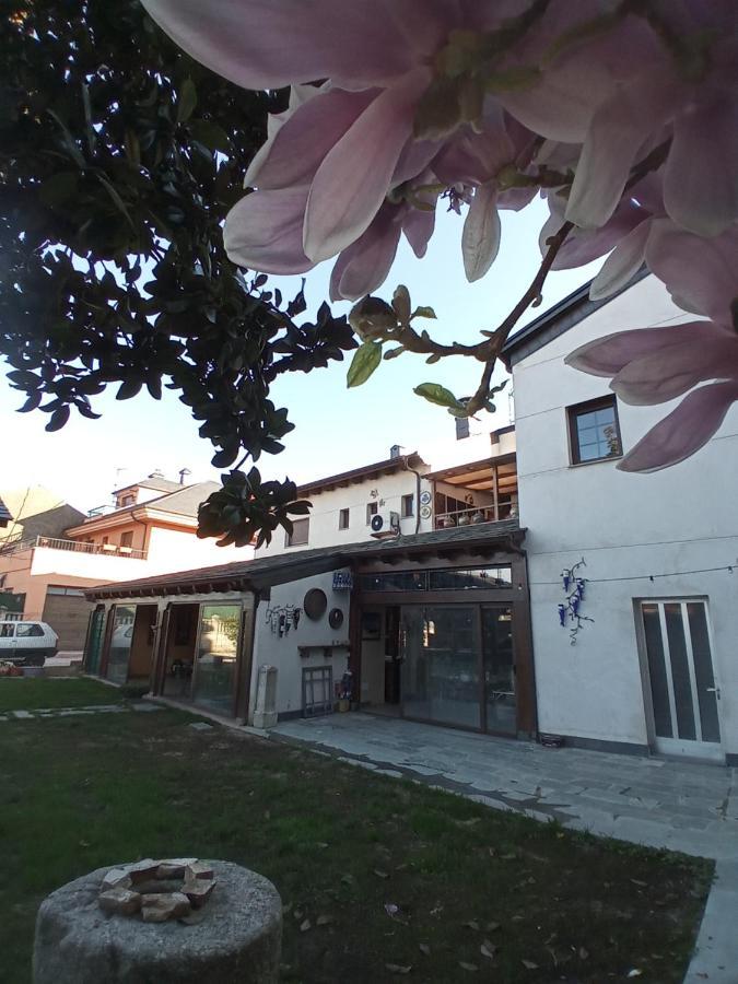 Hostal La Medina de Camponaraya Exterior foto